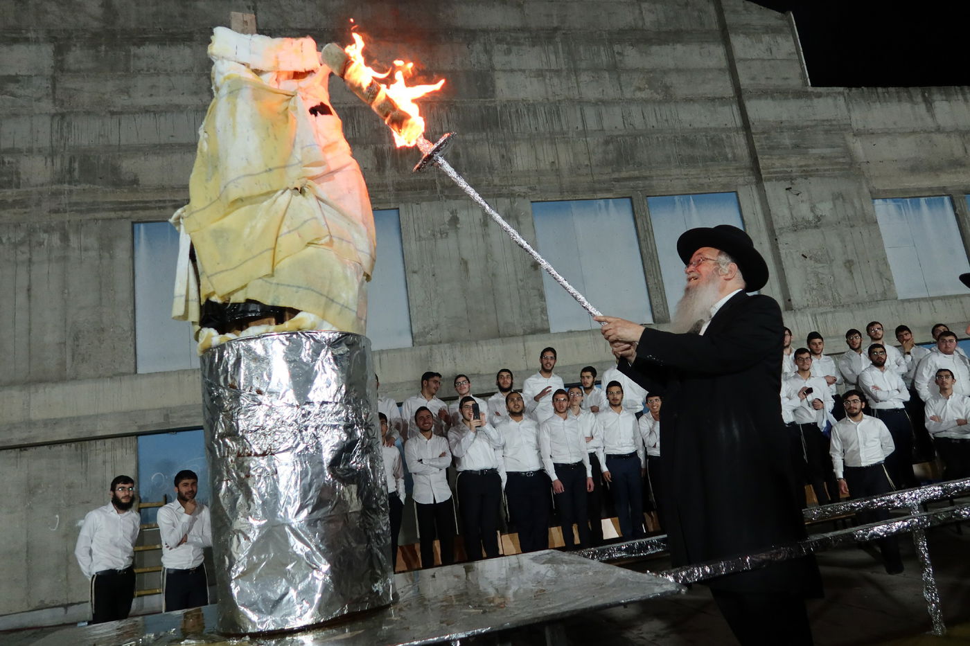 הגאון רבי משה דוד לפקוביץ בהדלקה לכבוד רשב"י