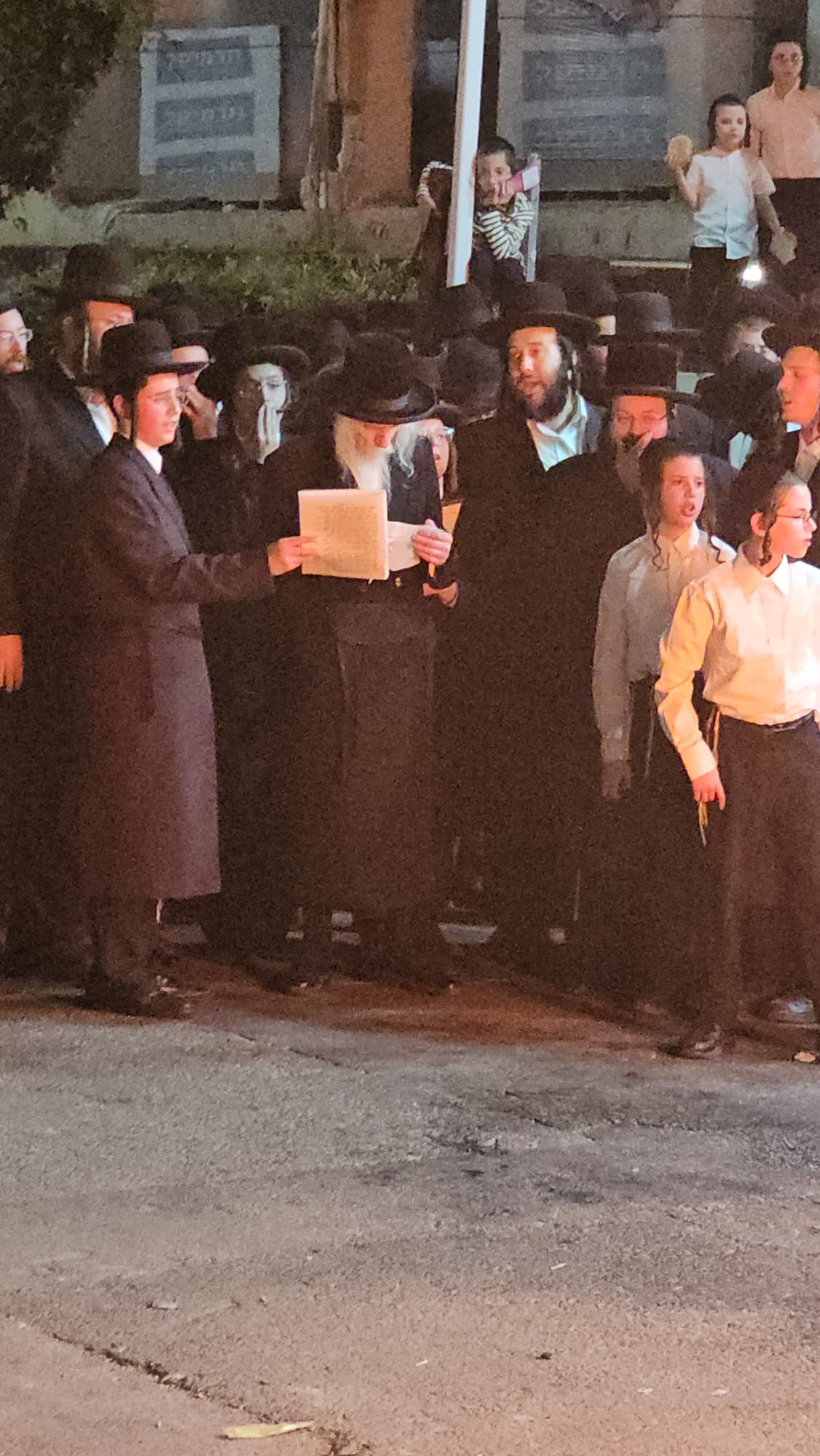 ל"ג בעומר בחצה"ק סטריקוב