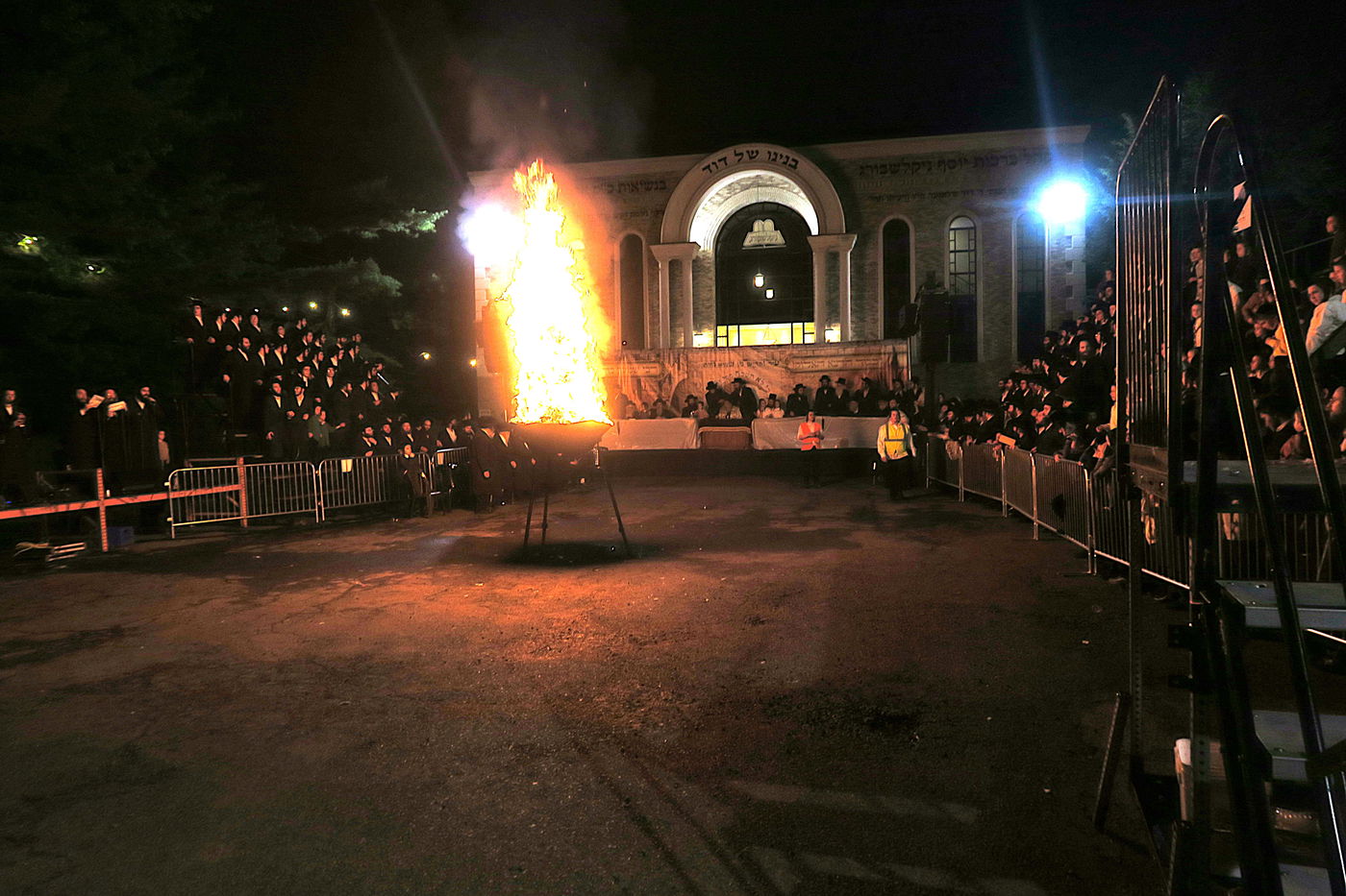 ל"ג בעומר בחצה"ק ניקלשבורג
