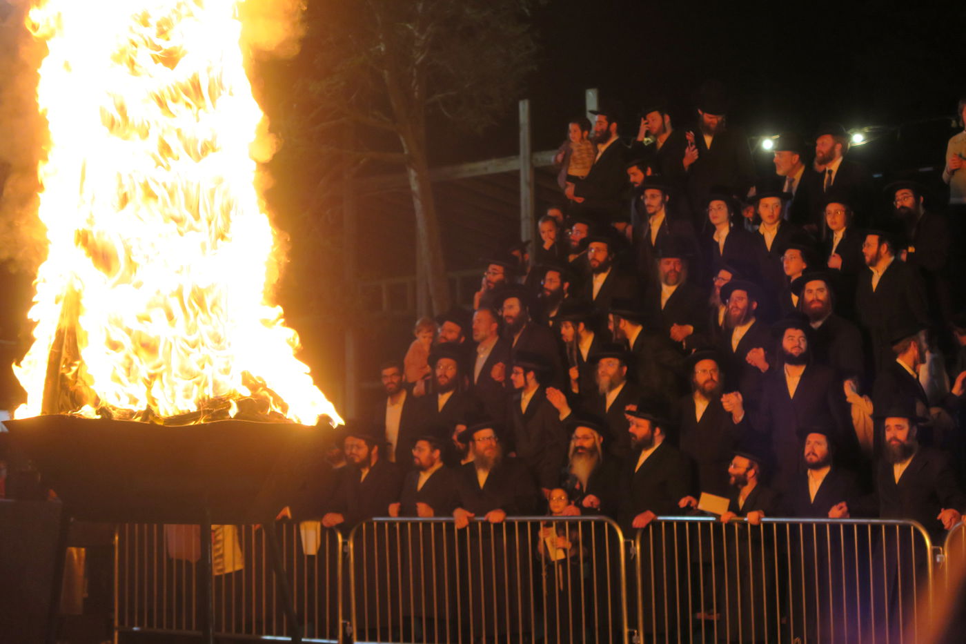 ל"ג בעומר בחצה"ק ניקלשבורג
