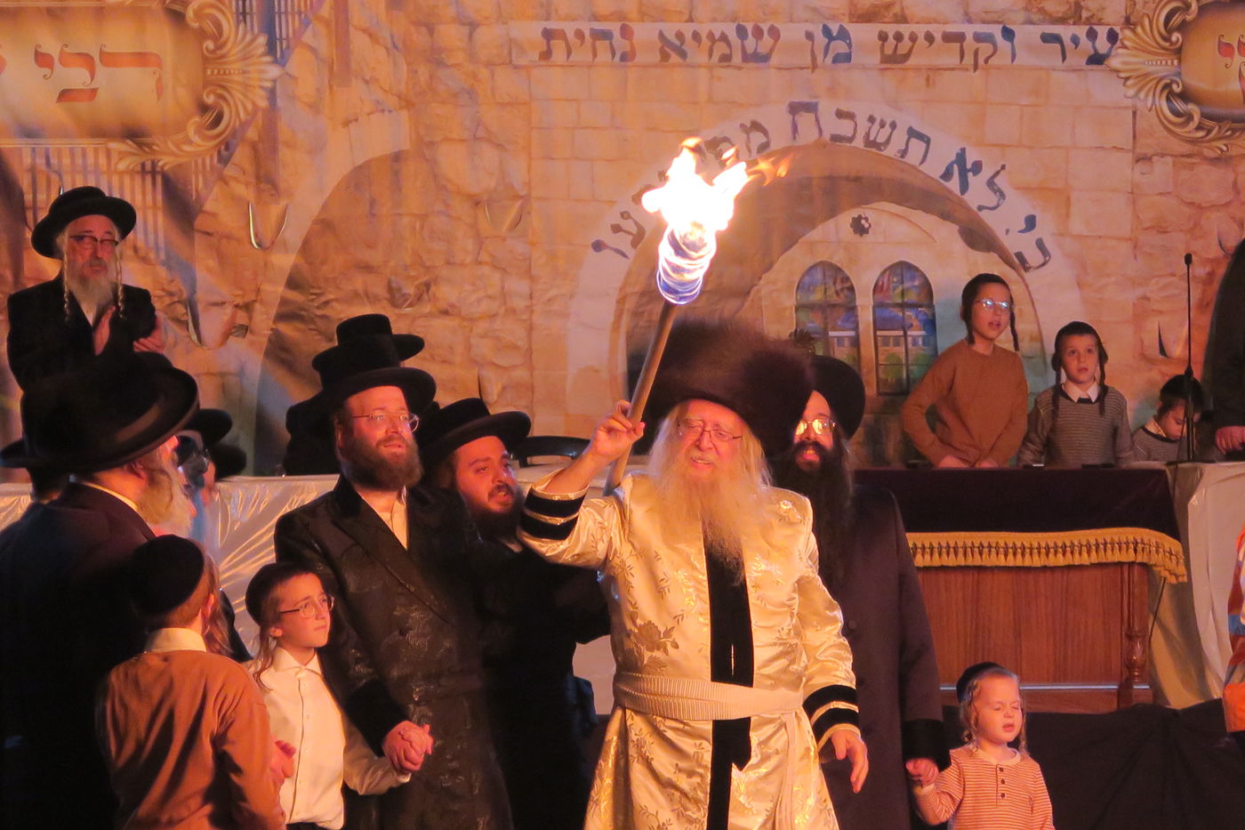 ל"ג בעומר בחצה"ק ניקלשבורג