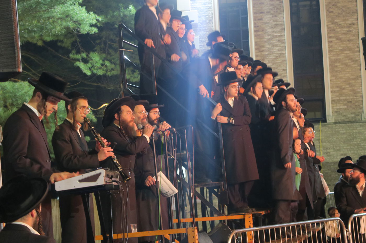 ל"ג בעומר בחצה"ק ניקלשבורג