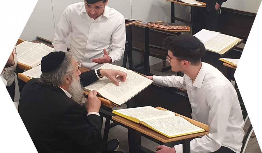 "אנו מכוונים לאותם בחורים מוכשרים שרוצים לשלב תורה, תואר, וחיים של עשייה משמעות ואחריות"