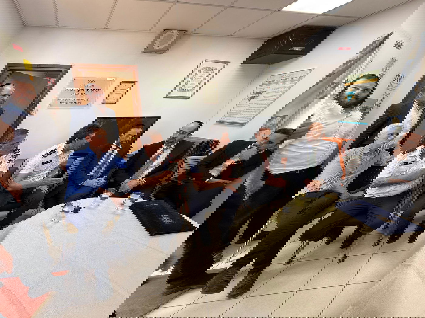  שר הבריאות הרב אוריאל בוסו בביקור בתחנת מד"א באלעד