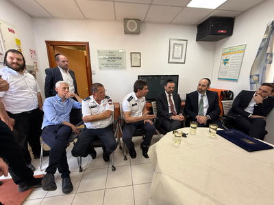  שר הבריאות הרב אוריאל בוסו בביקור בתחנת מד"א באלעד