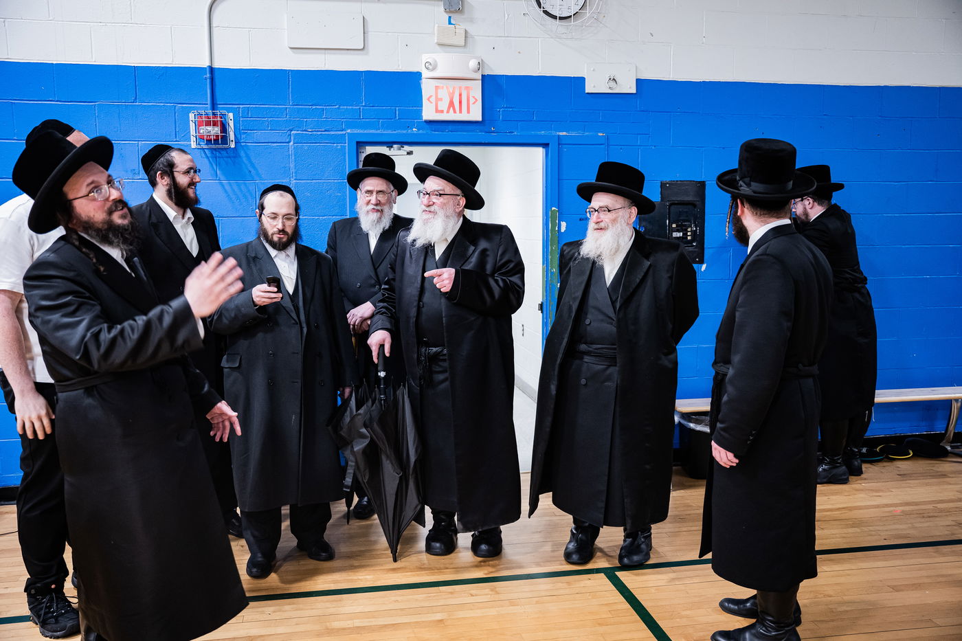 הרה"צ רבי אהרן מענדיל והרה"צ רבי יצחק טווערסקי בסיור בשטח הישיבה