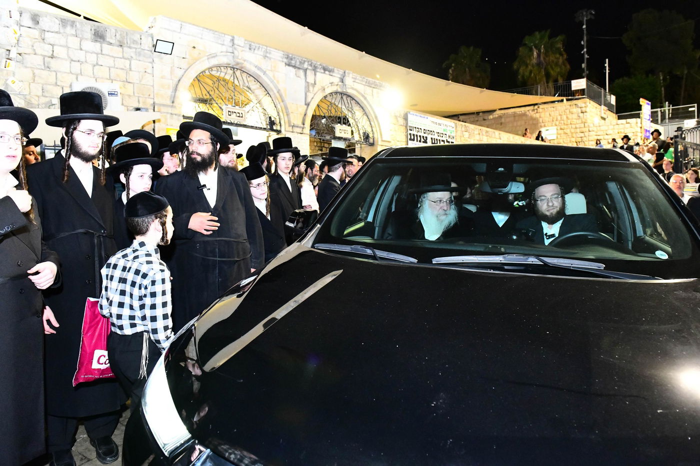 האדמו"ר מנדבורנה במירון