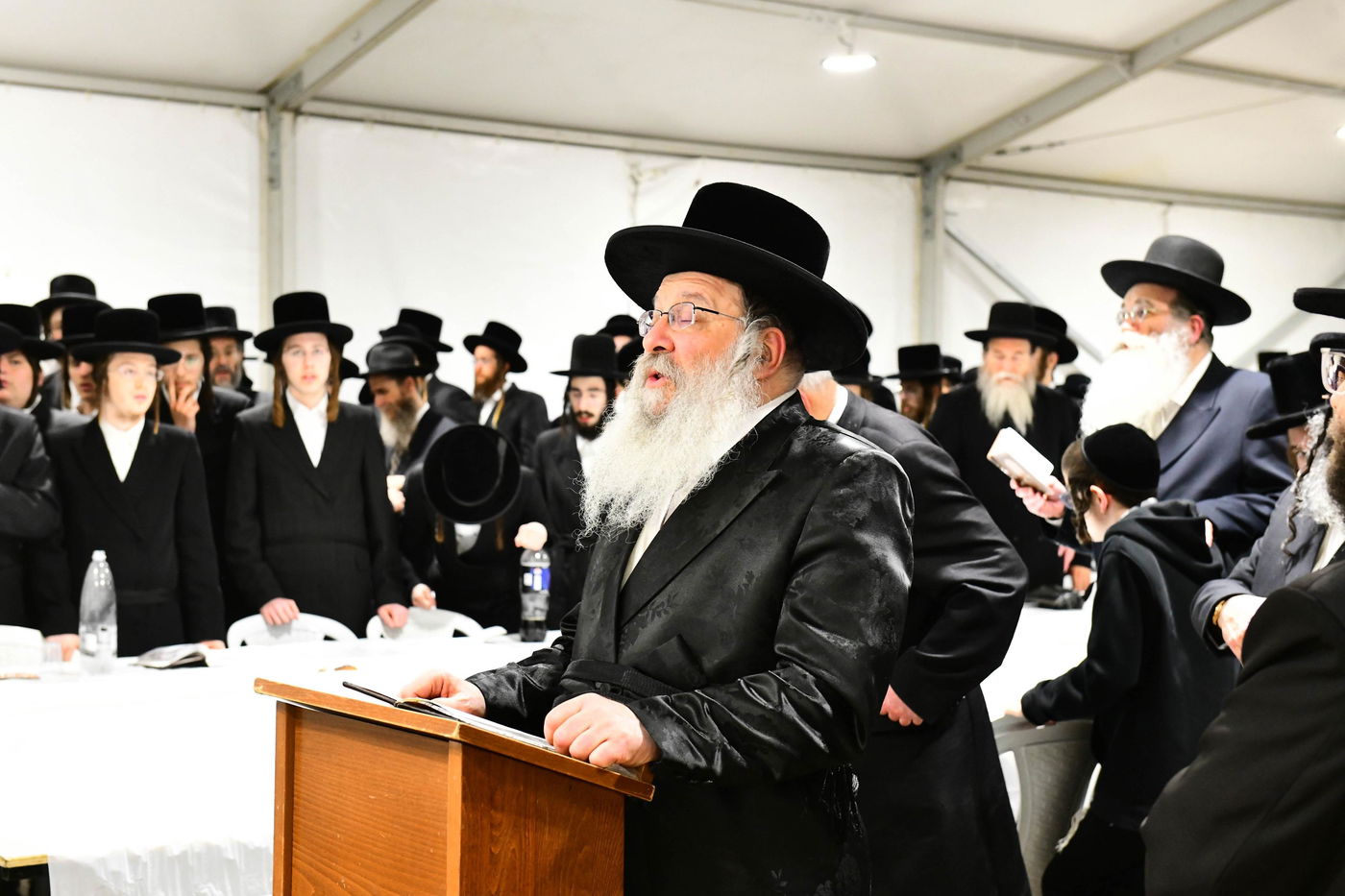 האדמו"ר מנדבורנה במירון