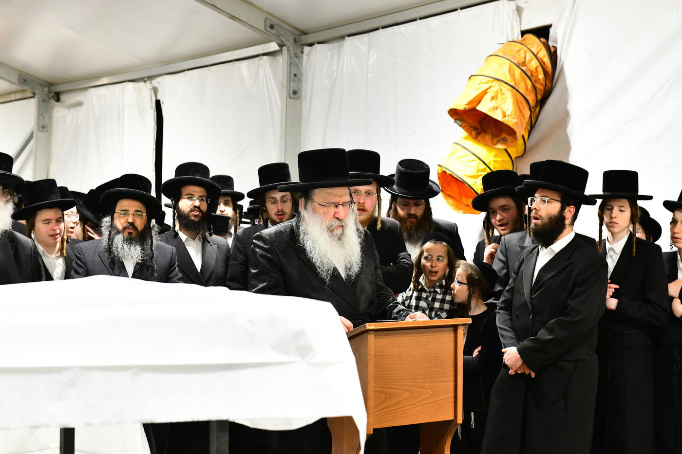 האדמו"ר מנדבורנה במירון