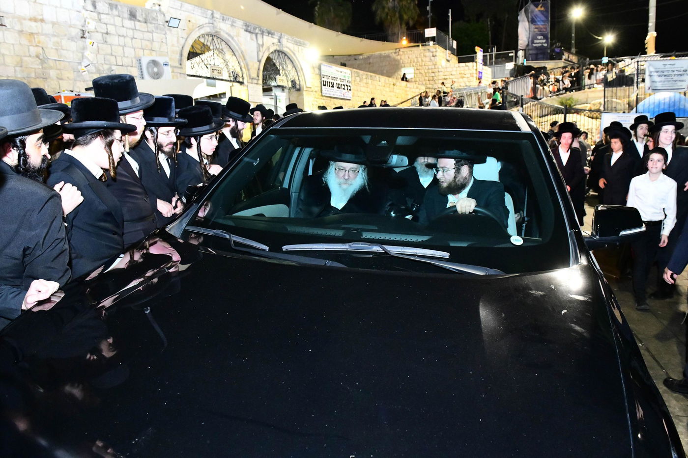 האדמו"ר מנדבורנה במירון