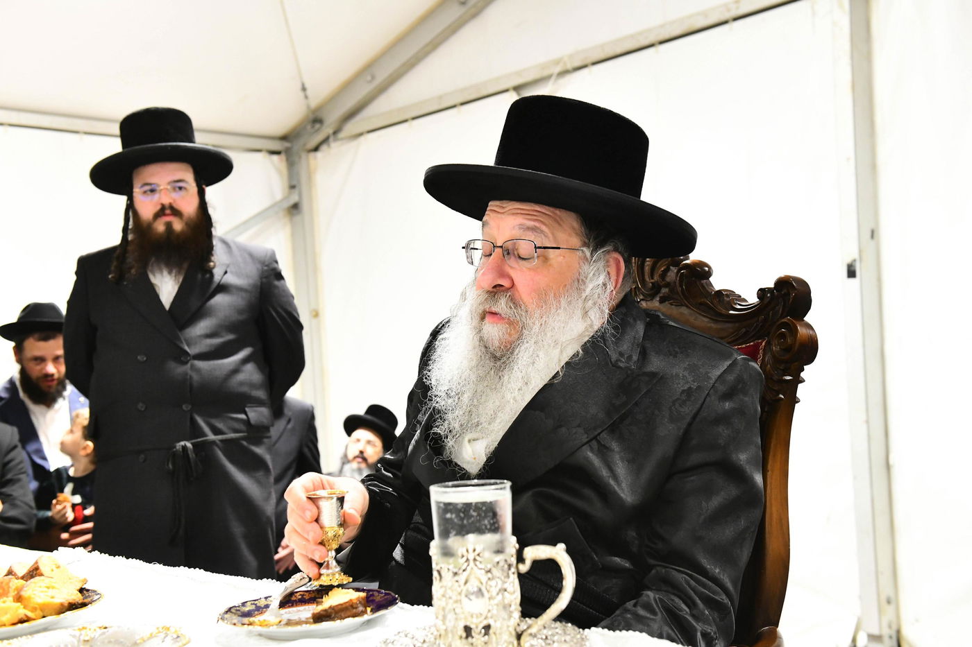 האדמו"ר מנדבורנה במירון