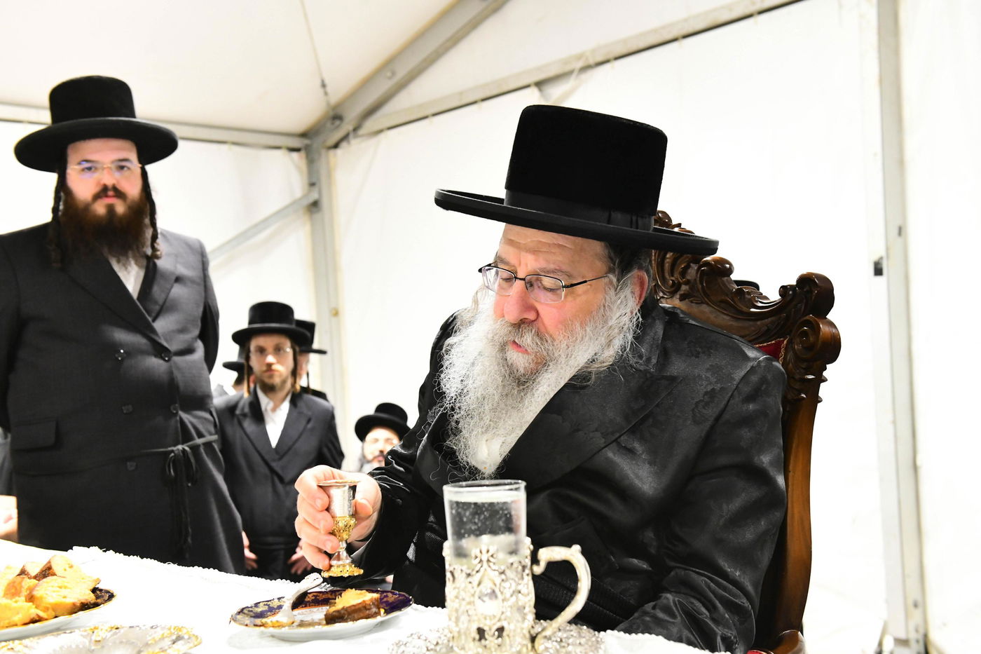 האדמו"ר מנדבורנה במירון