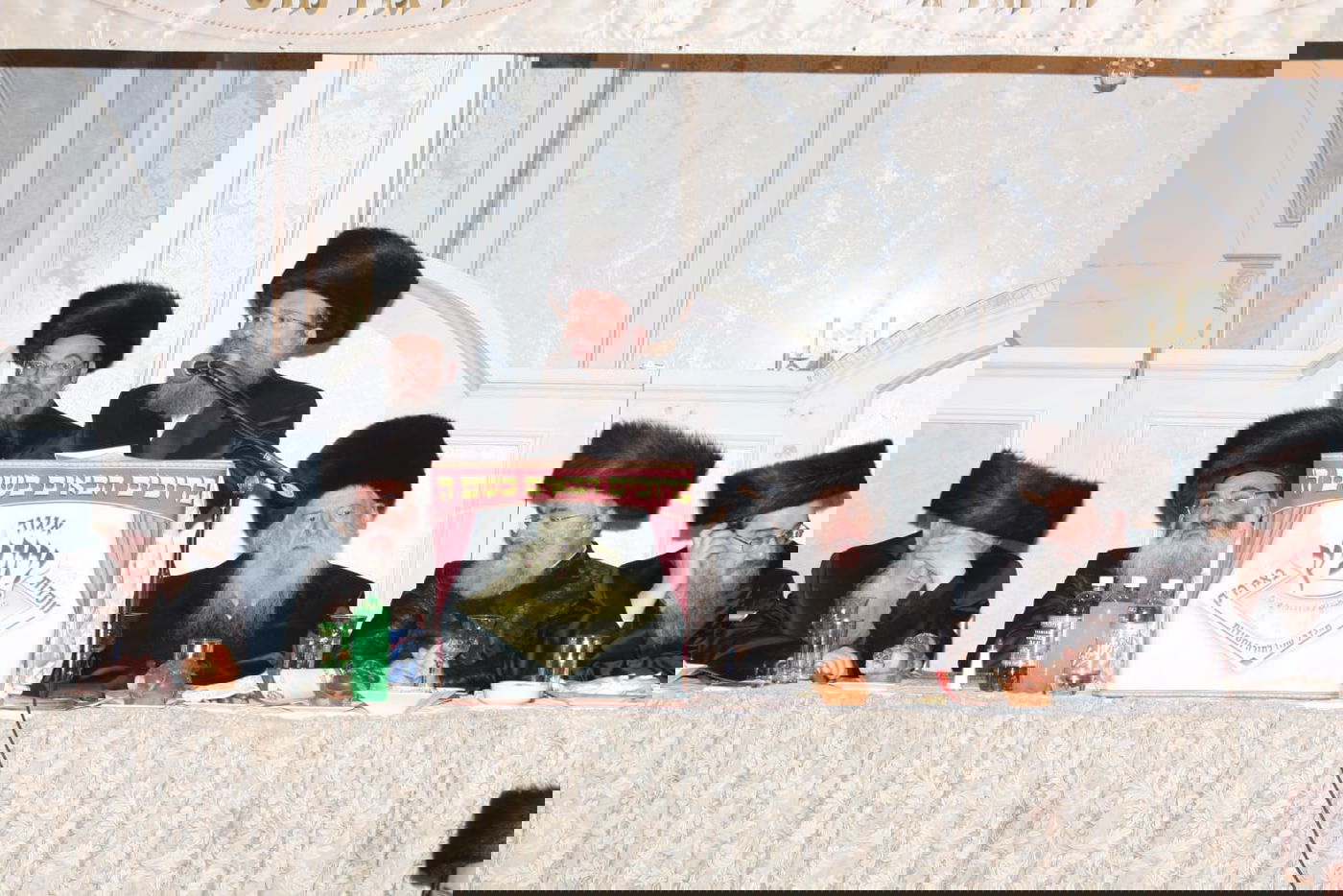 הרה"ח ר' אפרים רוזנברג ז"ל בדינר לטובת מוסדות ויז'ניץ