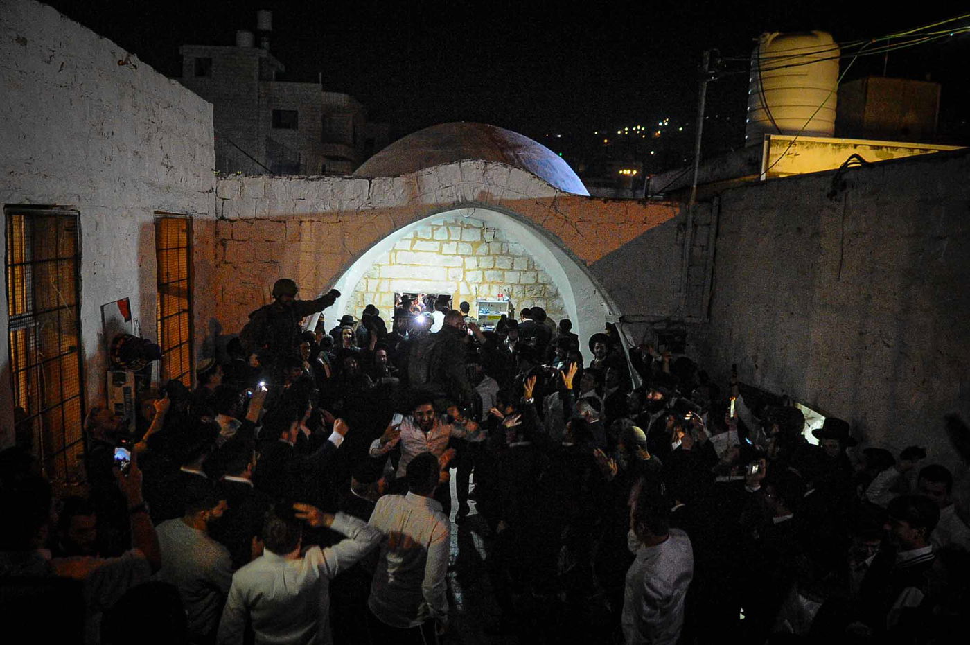 ספירת 'יסוד שביסוד' בקבר יוסף הצדיק בשכם