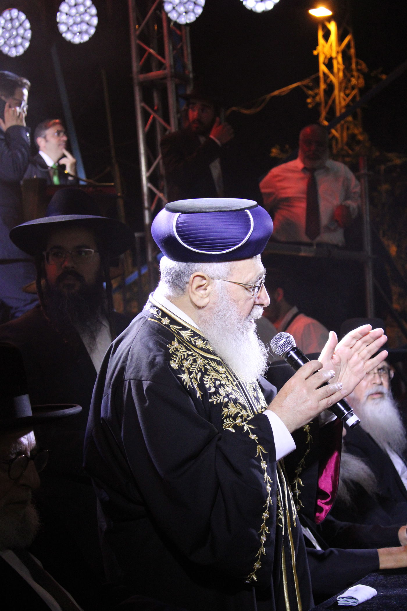 הראשל"צ הגר"י יוסף בהדלקה ב'הליכות משה'