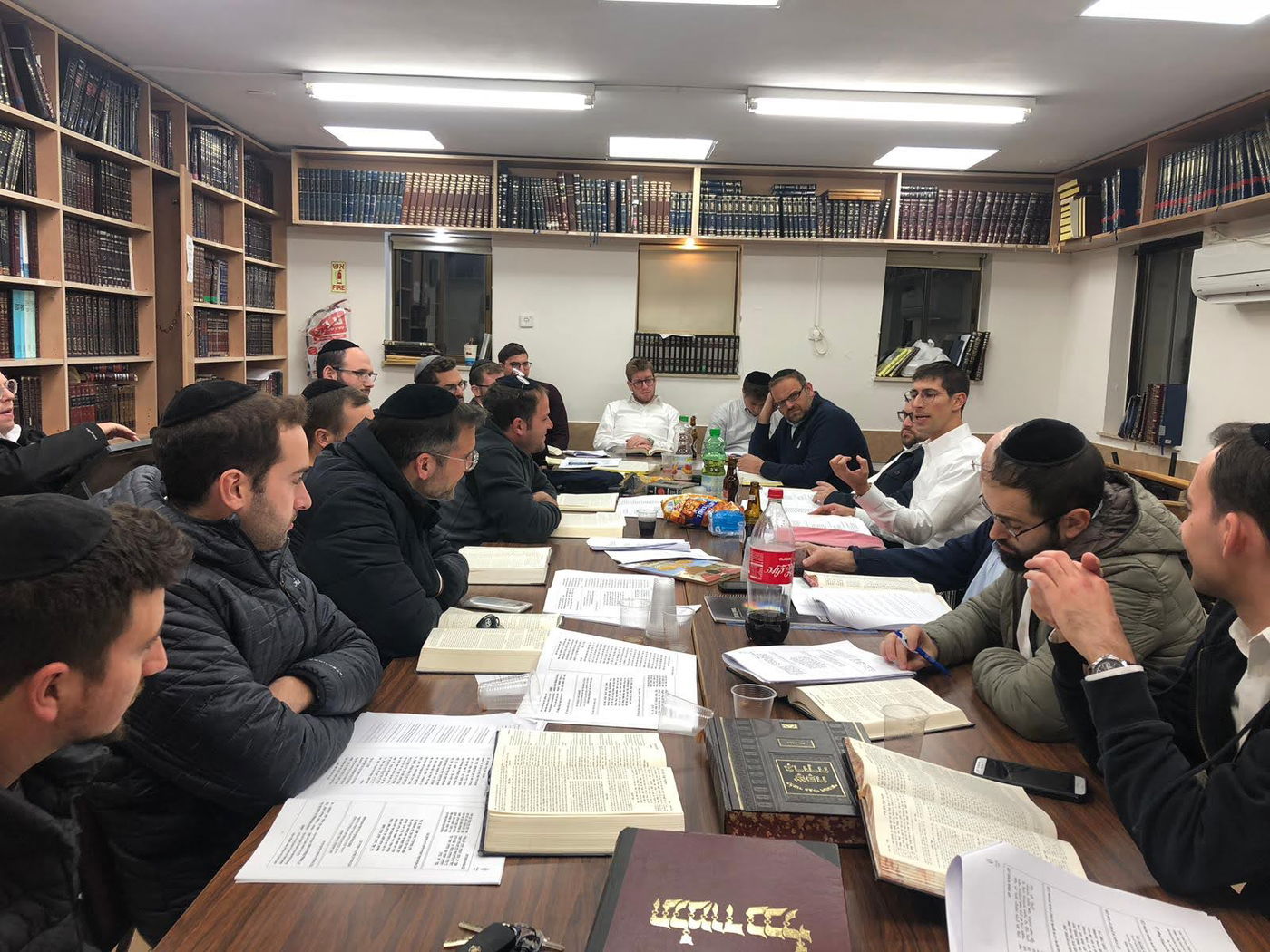 לימוד חוויתי בליל שבועות עם עזרי 'סמיכת חבר'