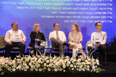 מימין לשמאל: עו"ד אסי מסינג, עו"ד מיכל רוזנבוים, עו"ד שלומית ברנע-פרגו ועו"ד ליאור קצב