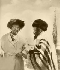 רבי מאיר מאמשינוב (מימין) בביקורו בארץ ישראל בשנת תרצ"ג עם הרב נח גד וינטרוב