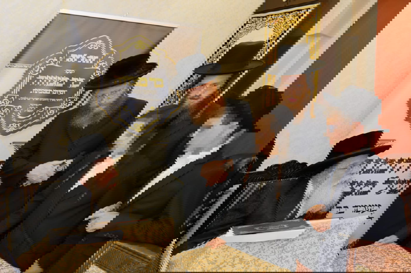 ילדי 'זה לזה' מתברכים אצל גדולי הדור לפני מעמד בר המצווה