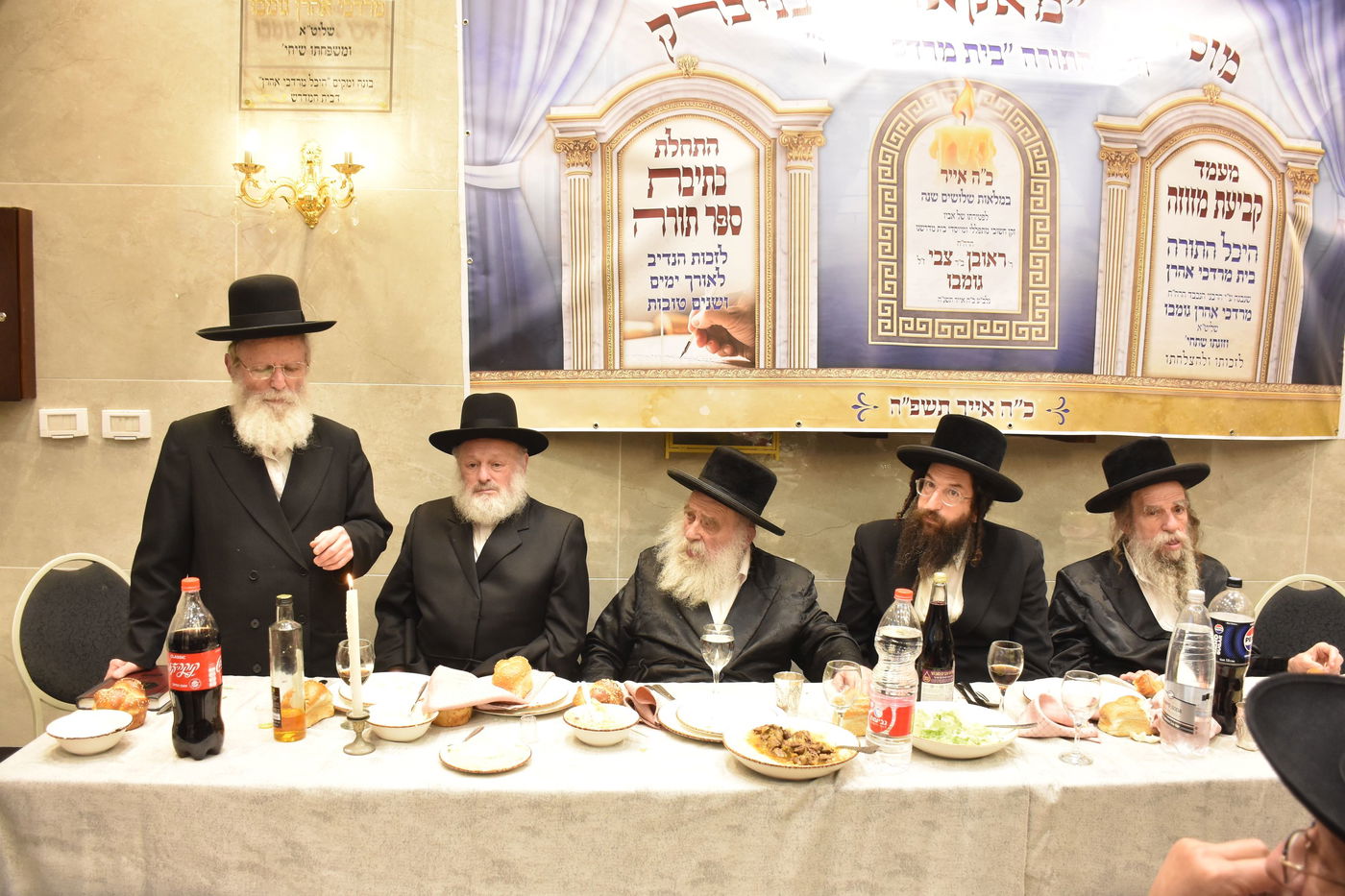 קביעת מזוזות להיכל התורה "בית מרדכי אהרן" מאקאווא בני ברק