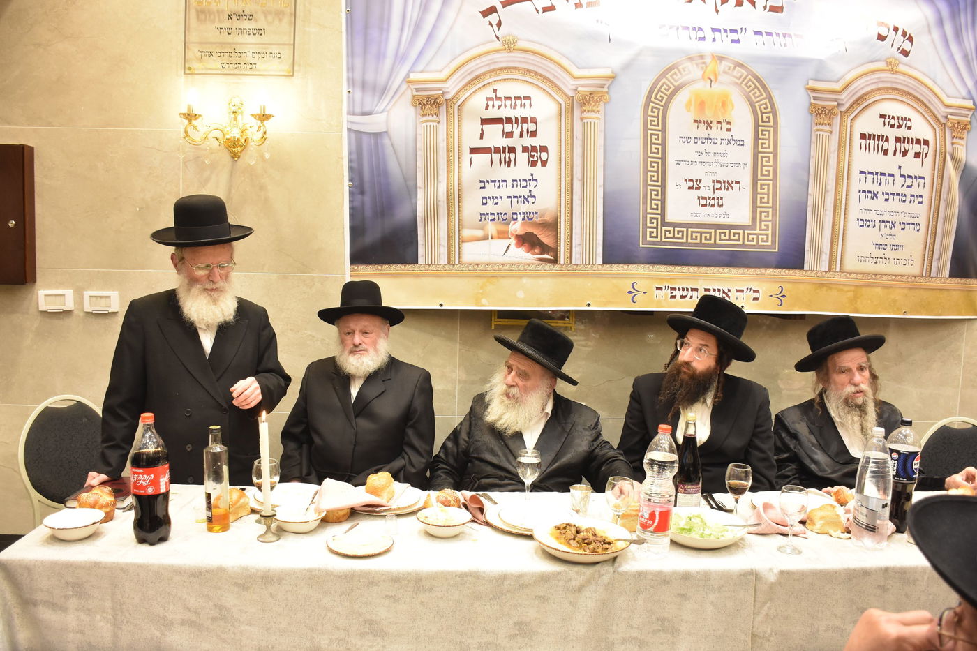 קביעת מזוזות להיכל התורה "בית מרדכי אהרן" מאקאווא בני ברק