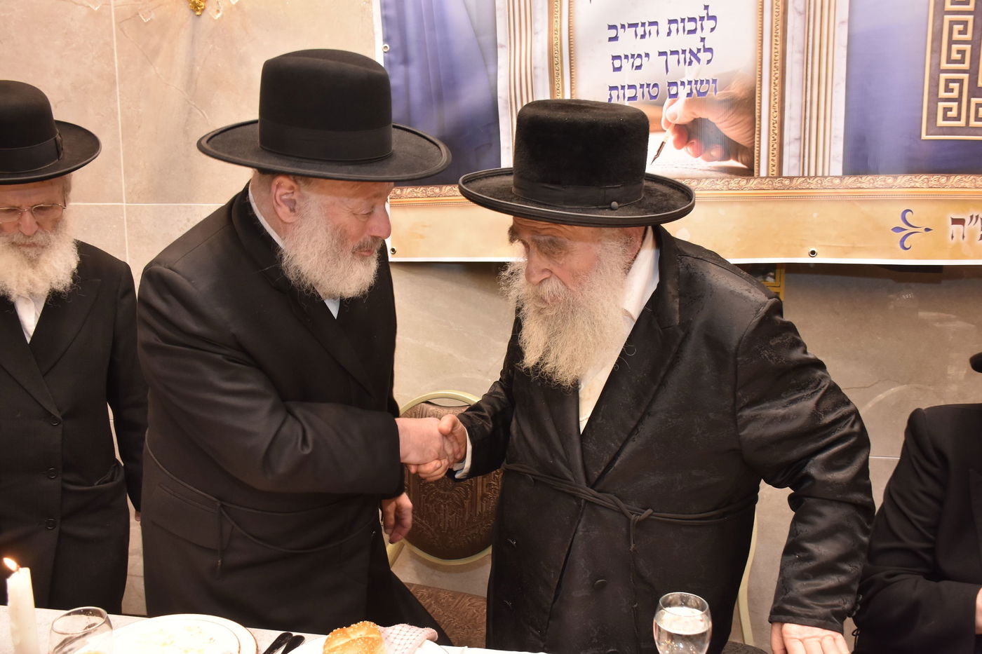 קביעת מזוזות להיכל התורה "בית מרדכי אהרן" מאקאווא בני ברק