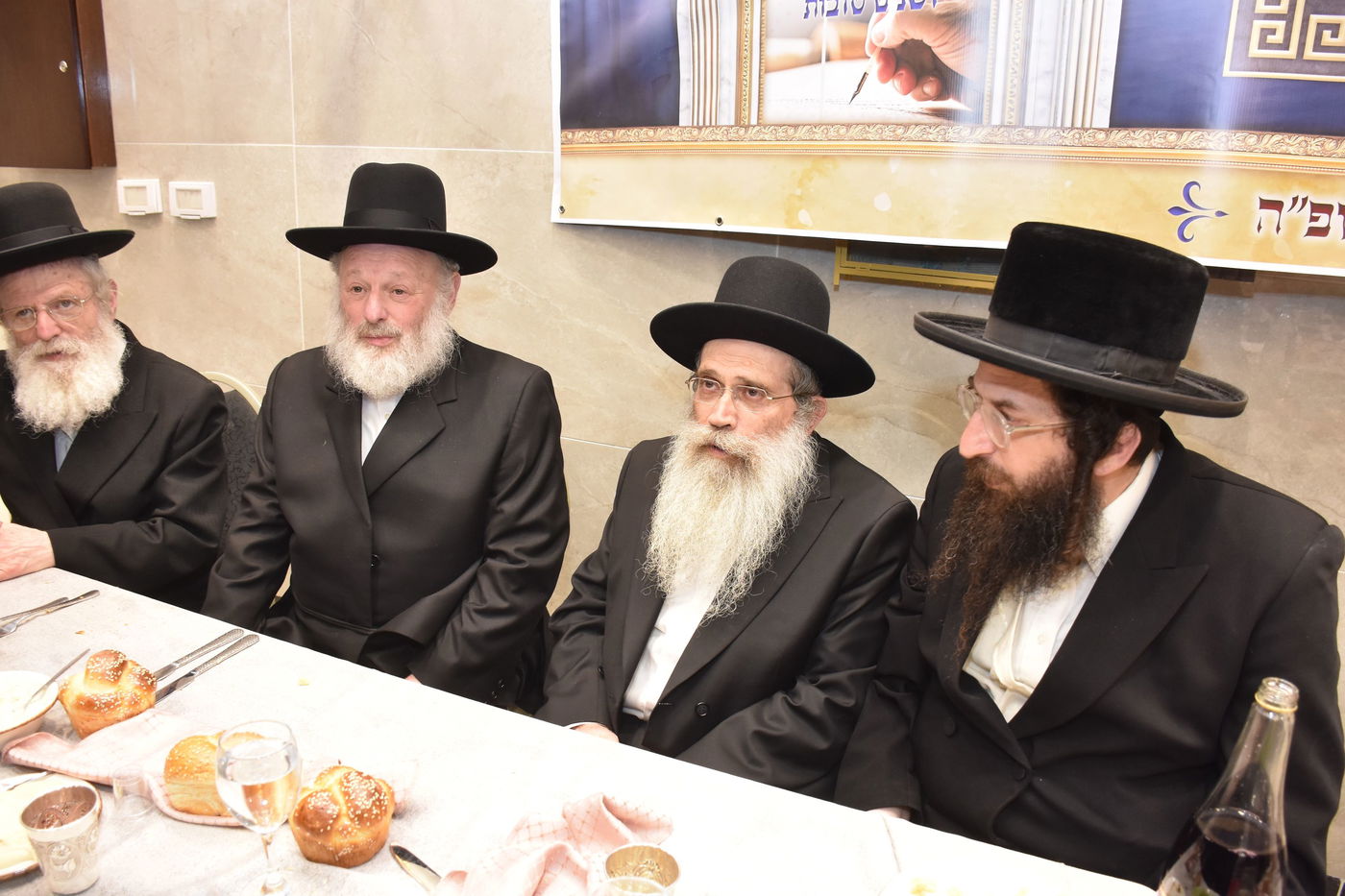 קביעת מזוזות להיכל התורה "בית מרדכי אהרן" מאקאווא בני ברק