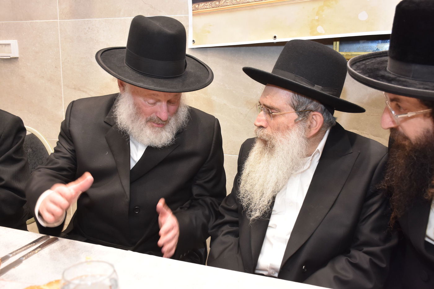 קביעת מזוזות להיכל התורה "בית מרדכי אהרן" מאקאווא בני ברק