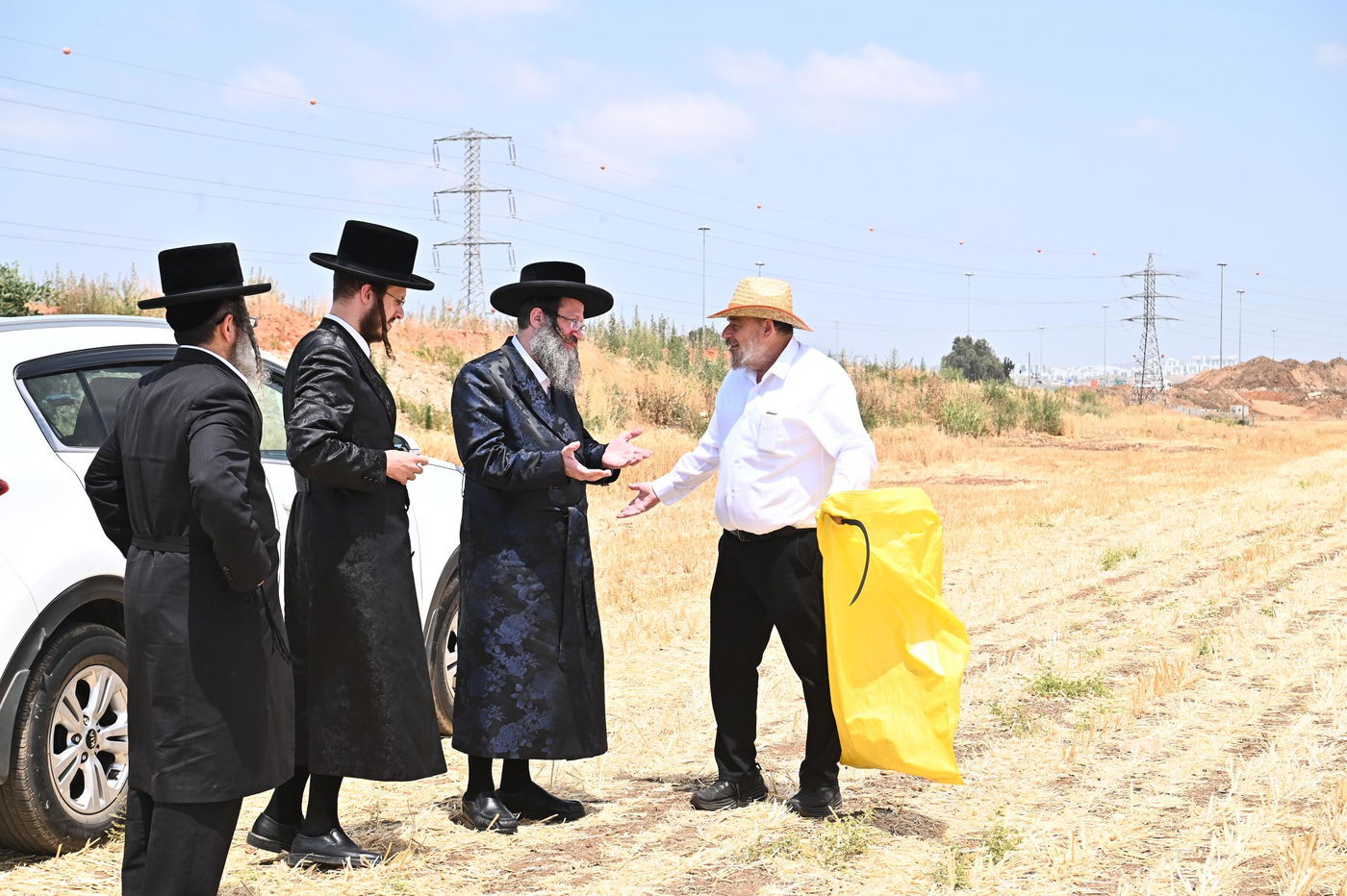 האדמו"ר מביטשקוב בקצירת חיטים