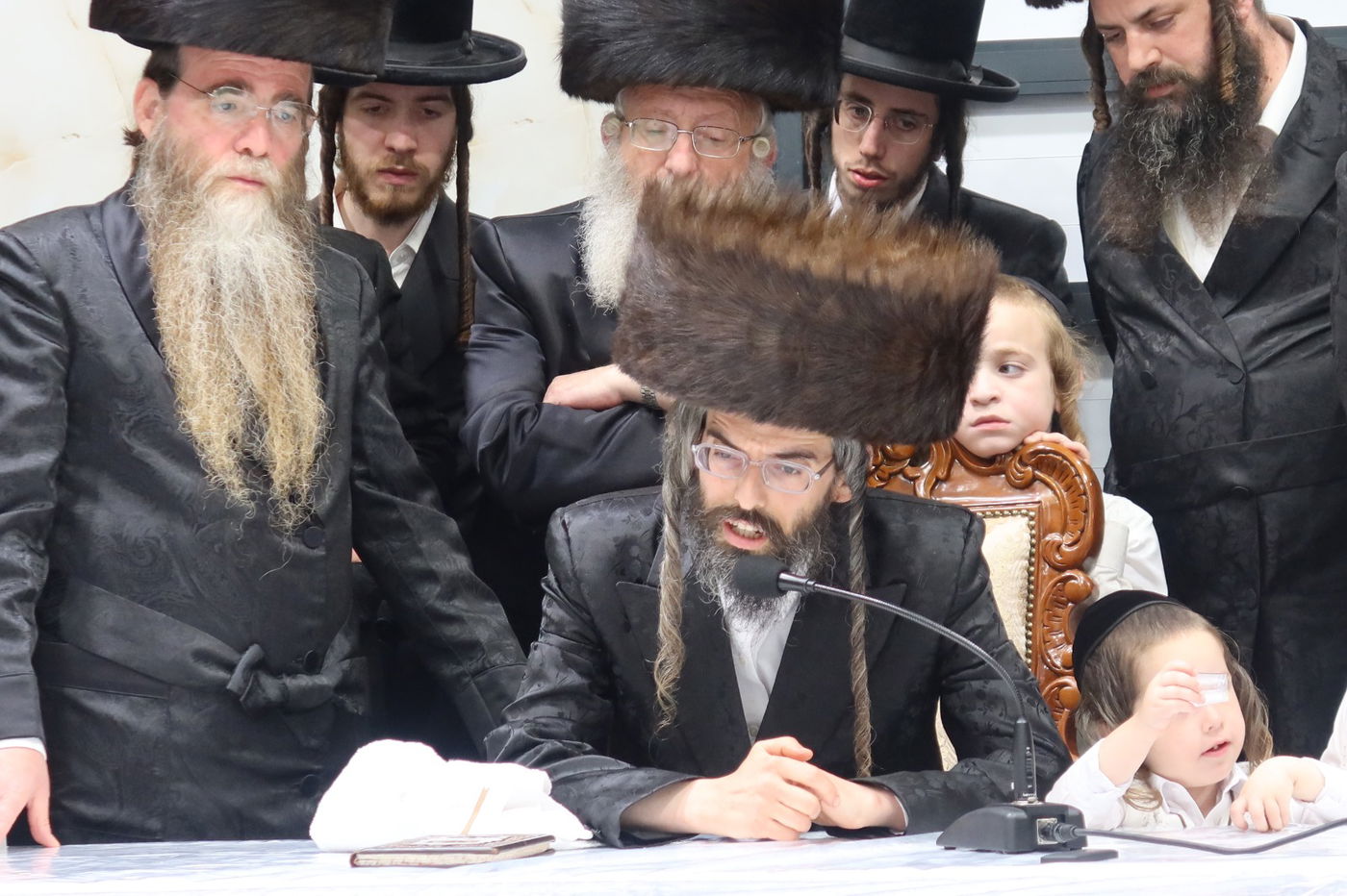 מוצאי שבת הילולא בזוועהיל