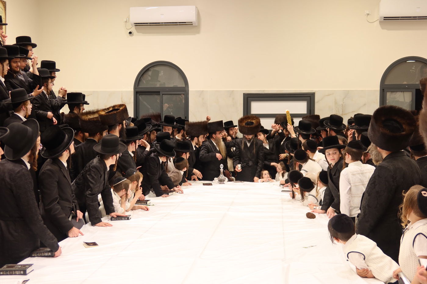 מוצאי שבת הילולא בזוועהיל