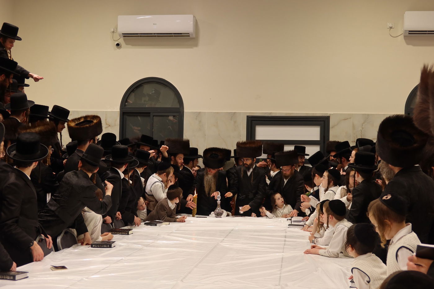 מוצאי שבת הילולא בזוועהיל