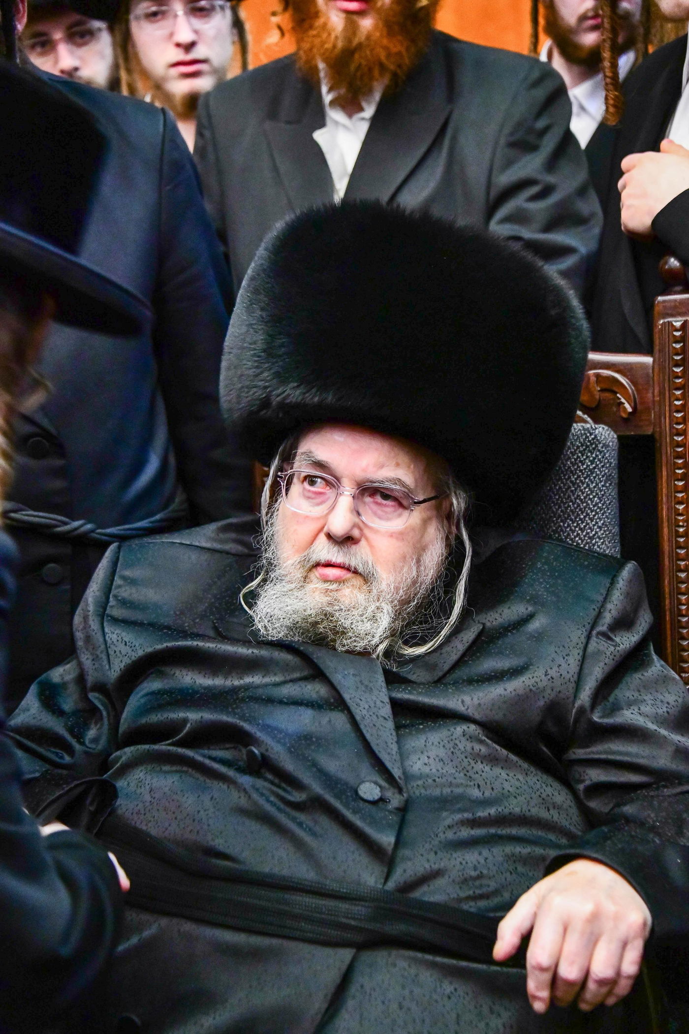 עוברים להתברך אצל האדמו"ר מבעלזא אחר ספירת העומר