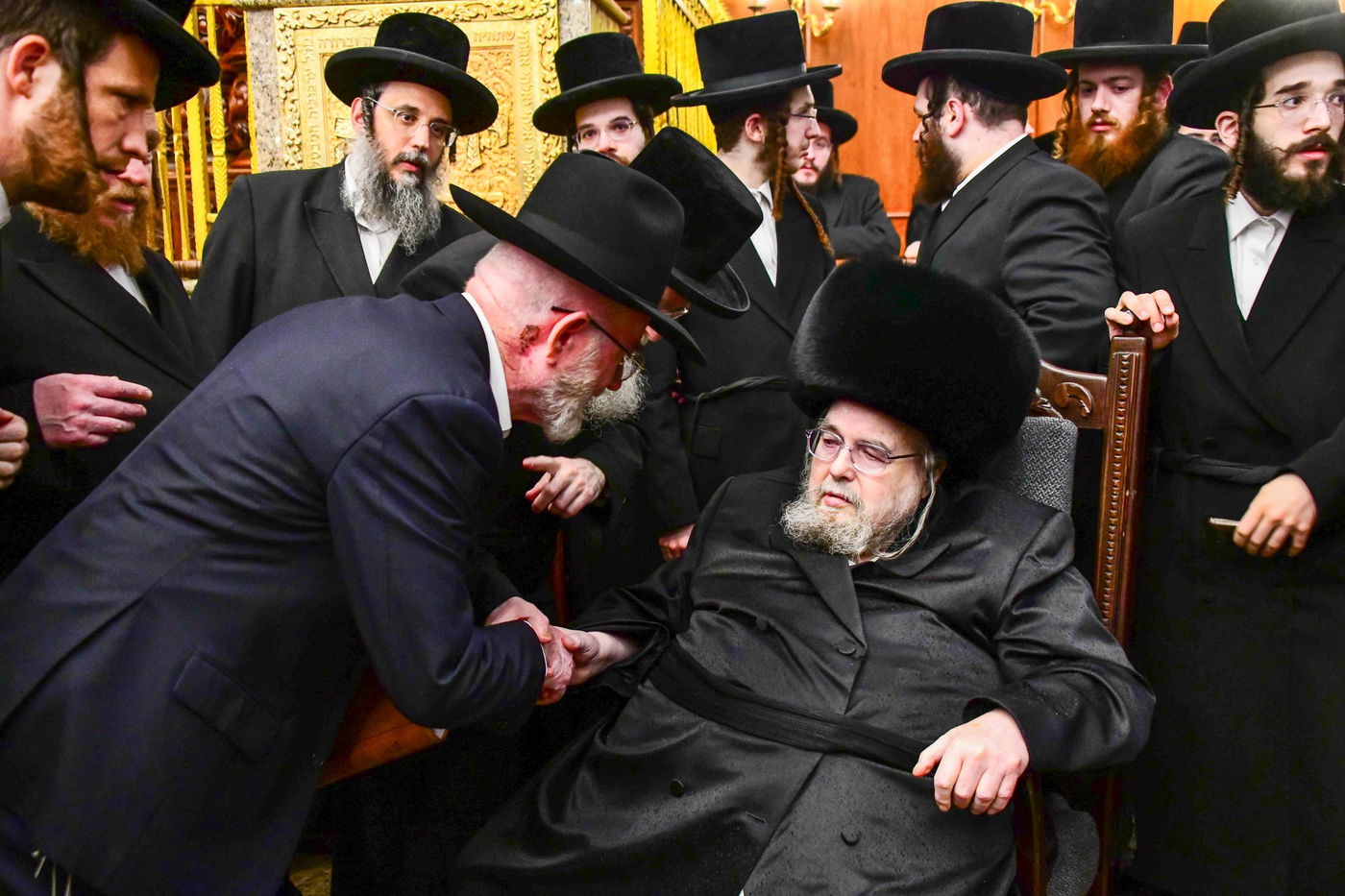 עוברים להתברך אצל האדמו"ר מבעלזא אחר ספירת העומר