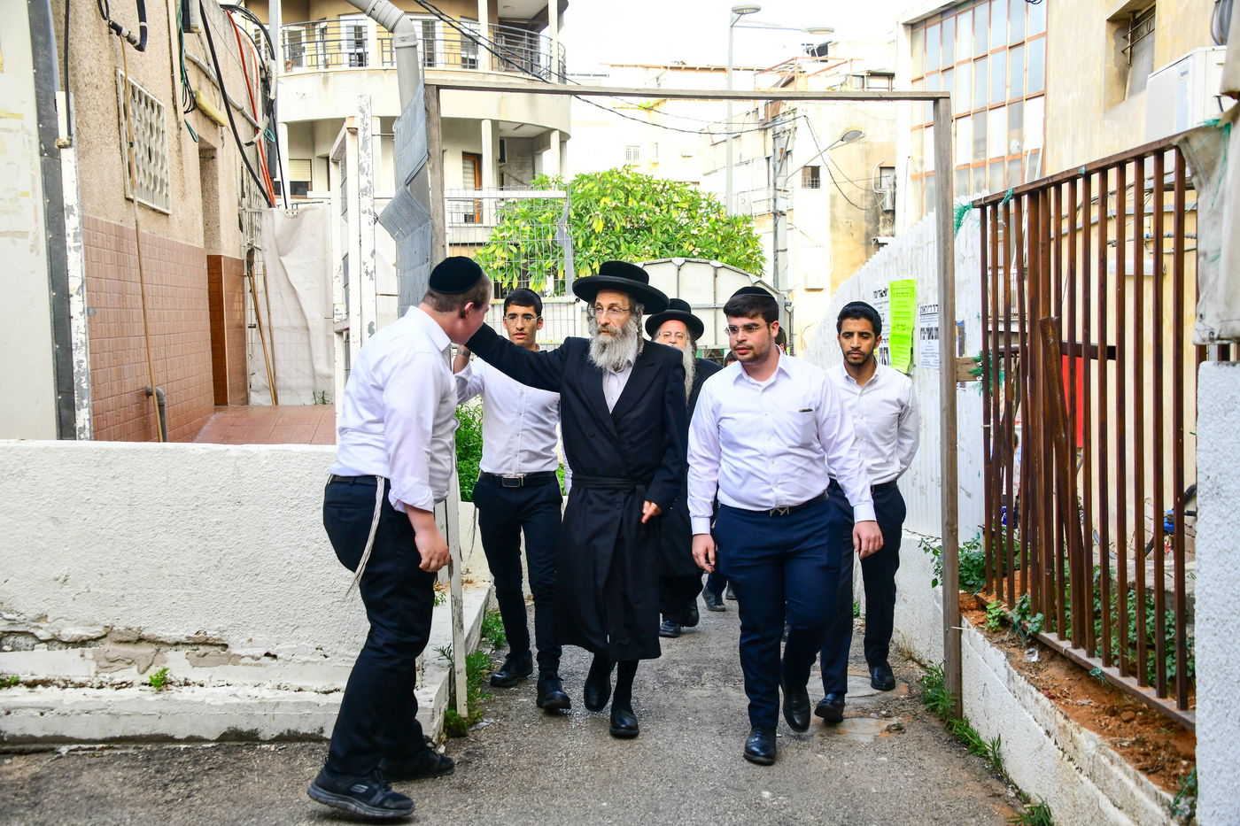 הגה"צ רבי אלימלך בידרמן בשיחת חיזוק ב'קריית מלך'