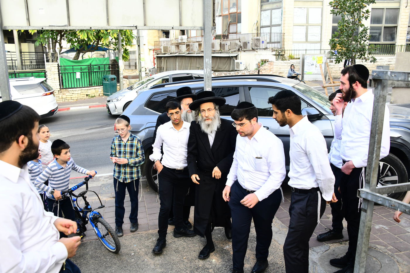 הגה"צ רבי אלימלך בידרמן בשיחת חיזוק ב'קריית מלך'