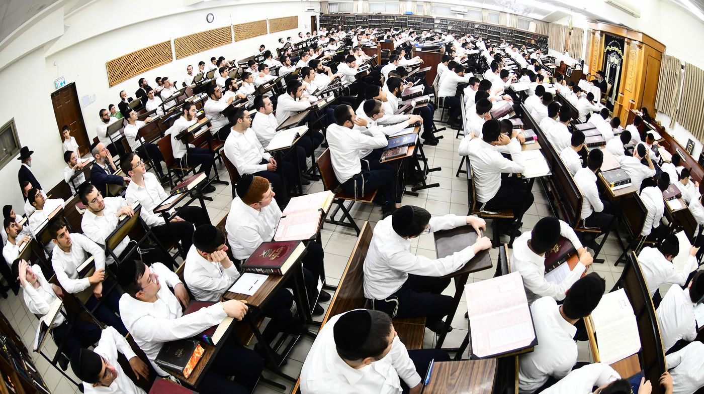 הגה"צ רבי אלימלך בידרמן בשיחת חיזוק ב'קריית מלך'