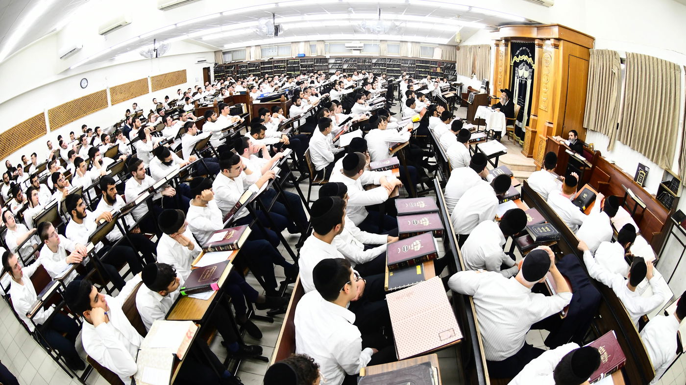 הגה"צ רבי אלימלך בידרמן בשיחת חיזוק ב'קריית מלך'