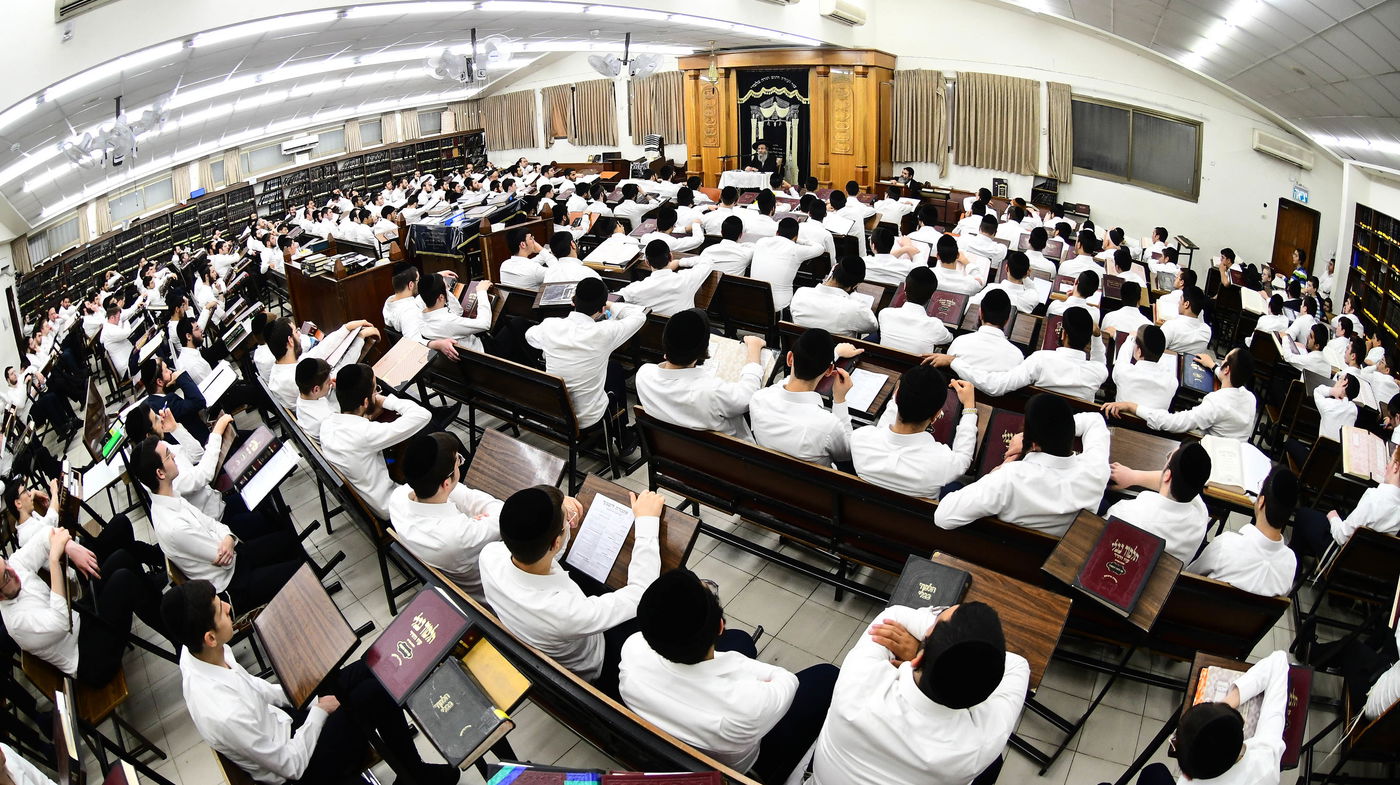הגה"צ רבי אלימלך בידרמן בשיחת חיזוק ב'קריית מלך'