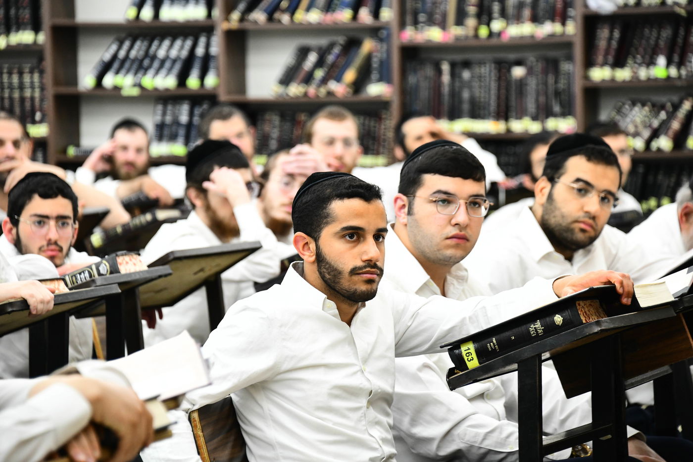 הגה"צ רבי אלימלך בידרמן בשיחת חיזוק ב'קריית מלך'