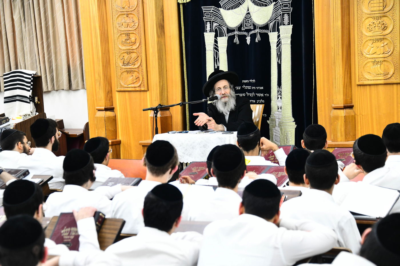 הגה"צ רבי אלימלך בידרמן בשיחת חיזוק ב'קריית מלך'