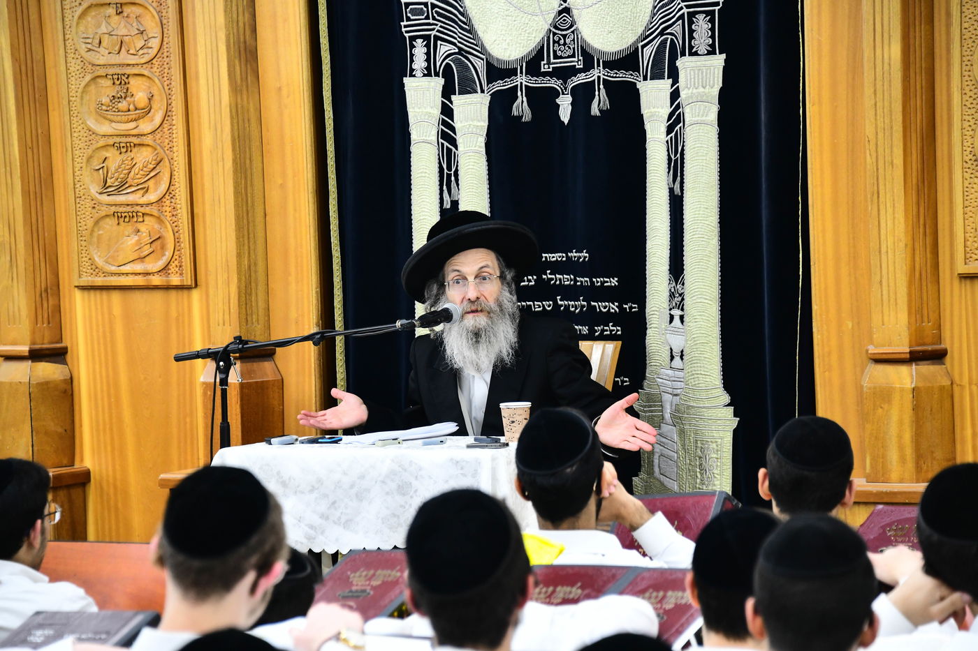 הגה"צ רבי אלימלך בידרמן בשיחת חיזוק ב'קריית מלך'