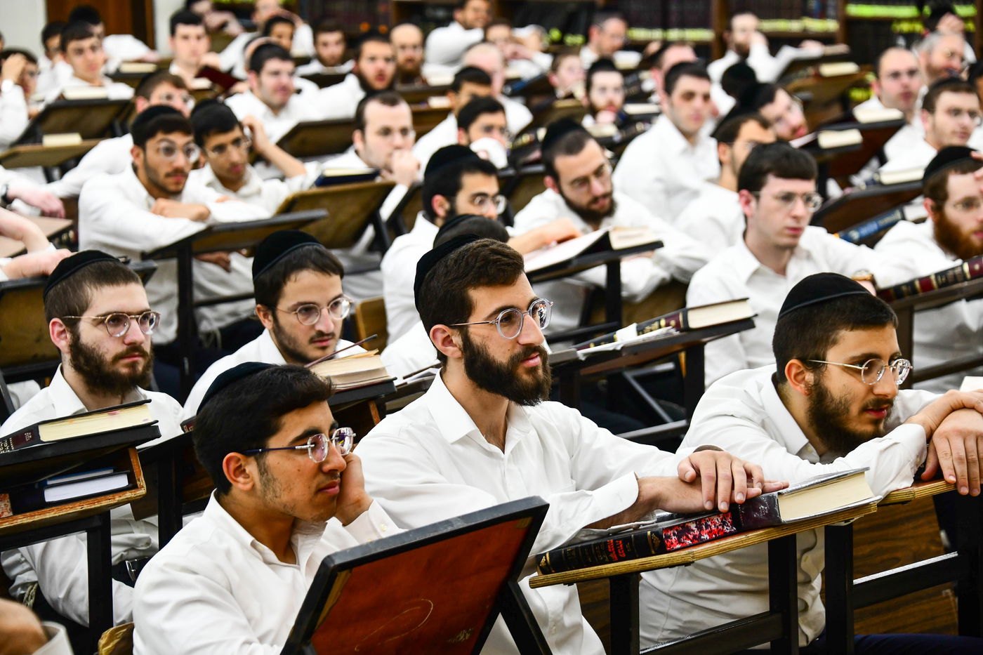 הגה"צ רבי אלימלך בידרמן בשיחת חיזוק ב'קריית מלך'