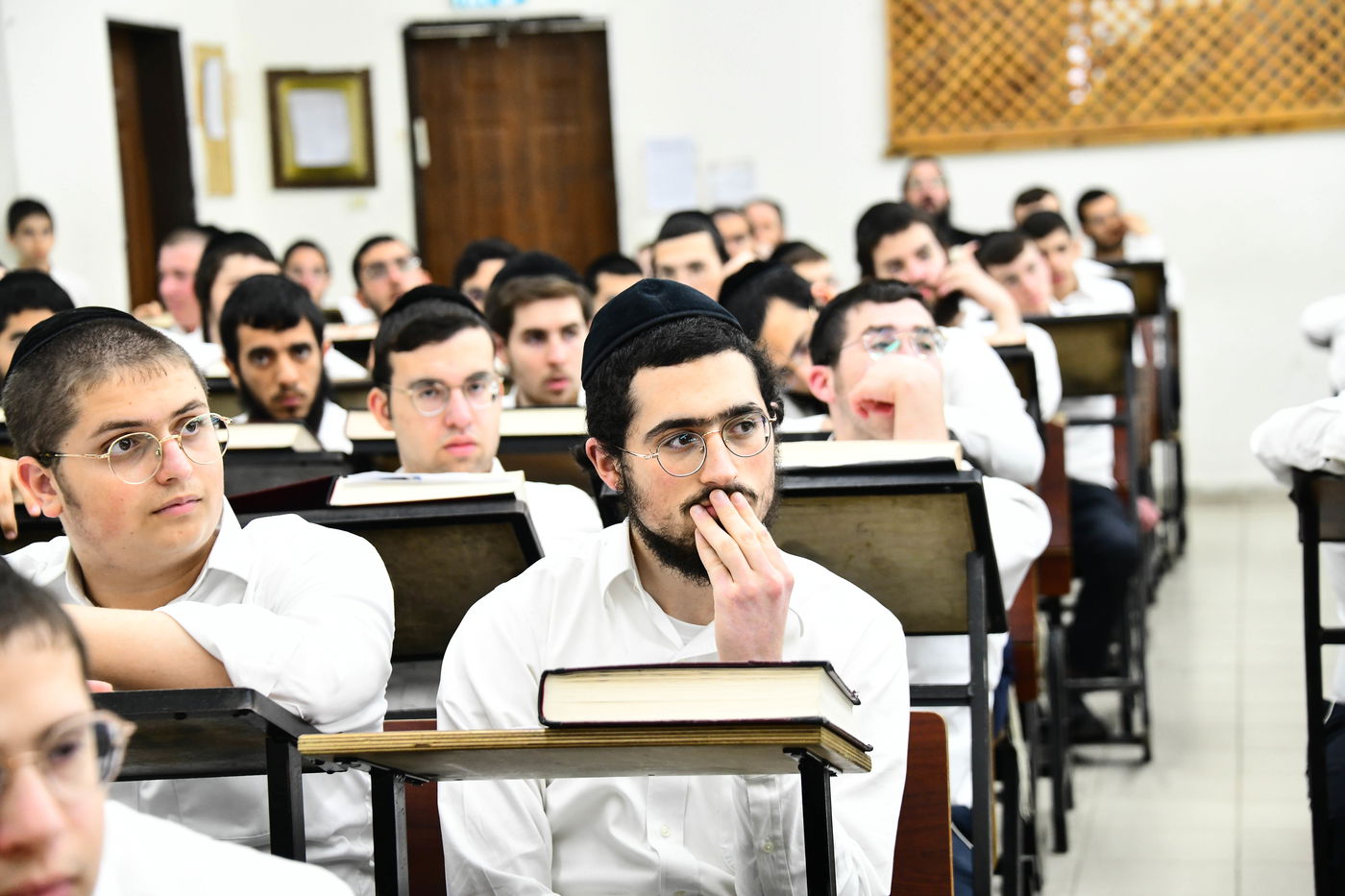 הגה"צ רבי אלימלך בידרמן בשיחת חיזוק ב'קריית מלך'