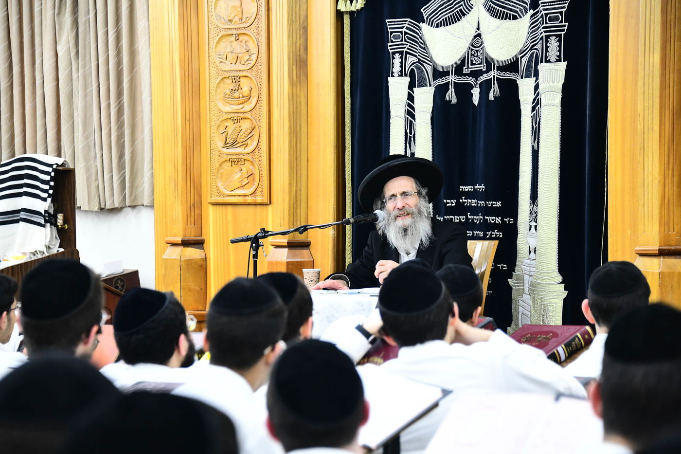 הגה"צ רבי אלימלך בידרמן בשיחת חיזוק ב'קריית מלך'