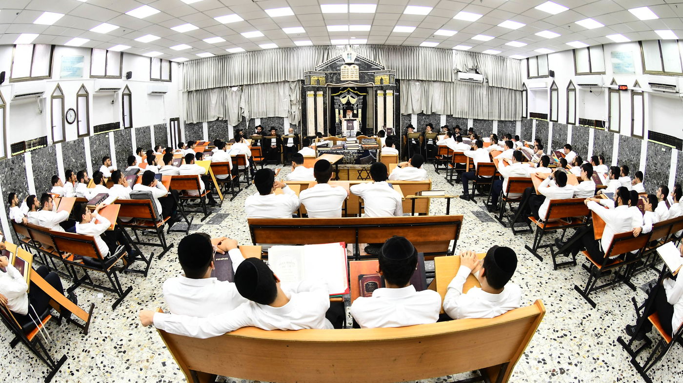 הגאון רבי שרגא שטיינמן בשיחת חיזוק בישיבת 'נחלת דן'