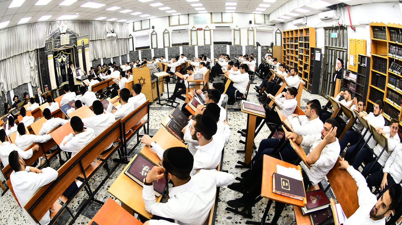 הגאון רבי שרגא שטיינמן בשיחת חיזוק בישיבת 'נחלת דן'