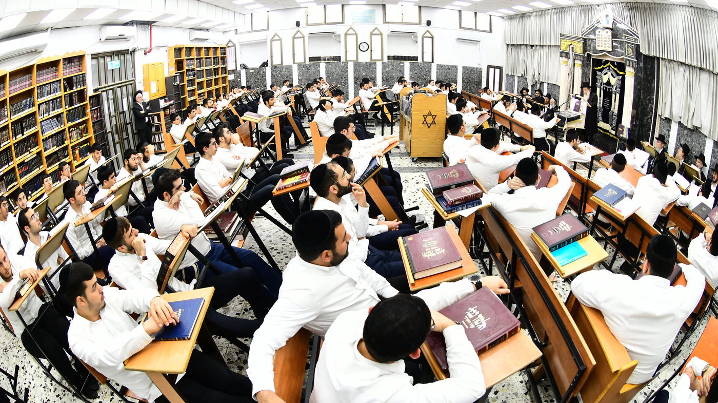 הגאון רבי שרגא שטיינמן בשיחת חיזוק בישיבת 'נחלת דן'