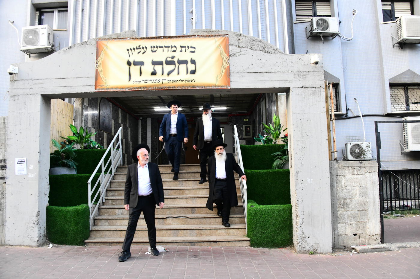 הגאון רבי שרגא שטיינמן בשיחת חיזוק בישיבת 'נחלת דן'