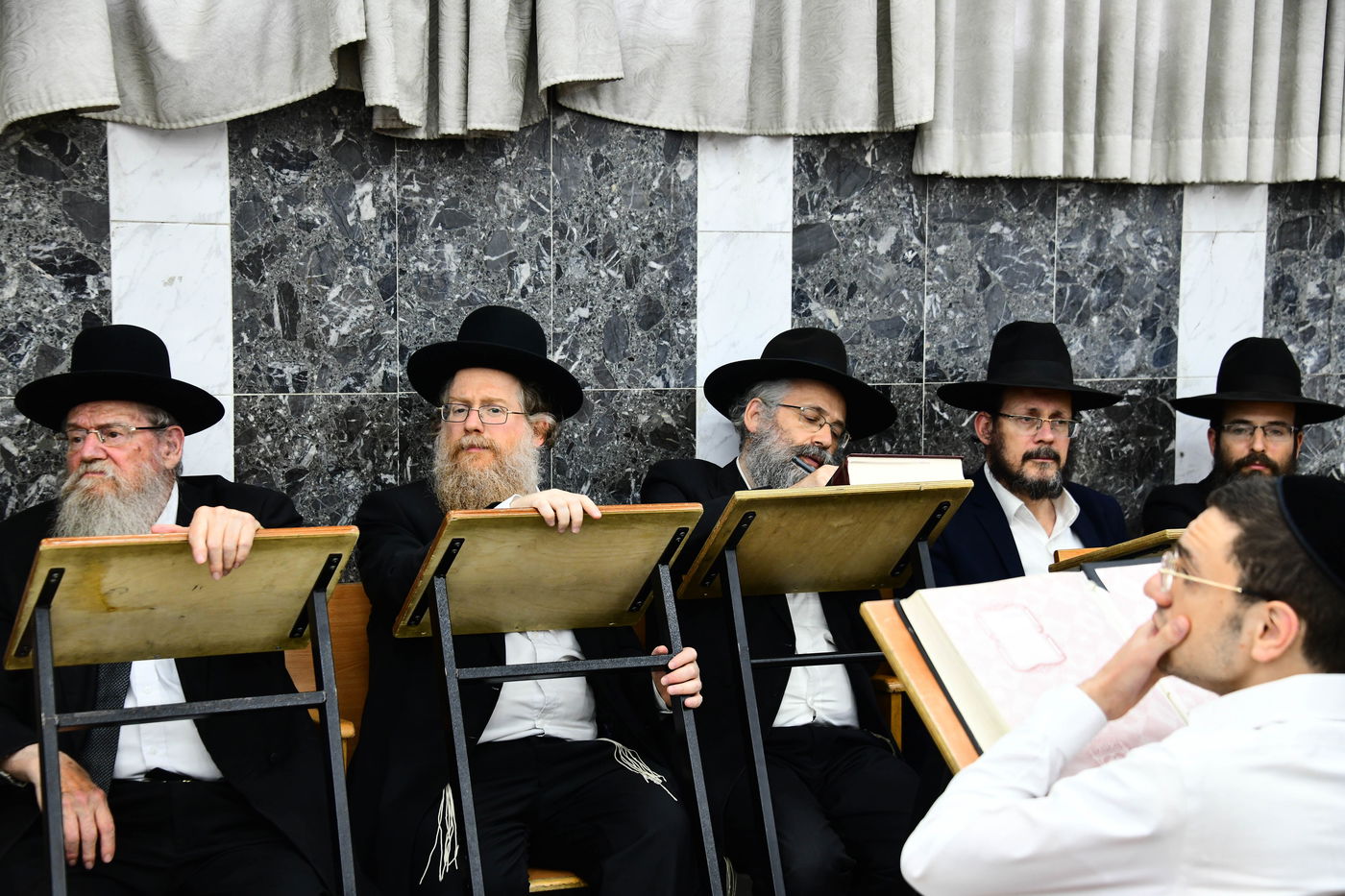 הגאון רבי שרגא שטיינמן בשיחת חיזוק בישיבת 'נחלת דן'